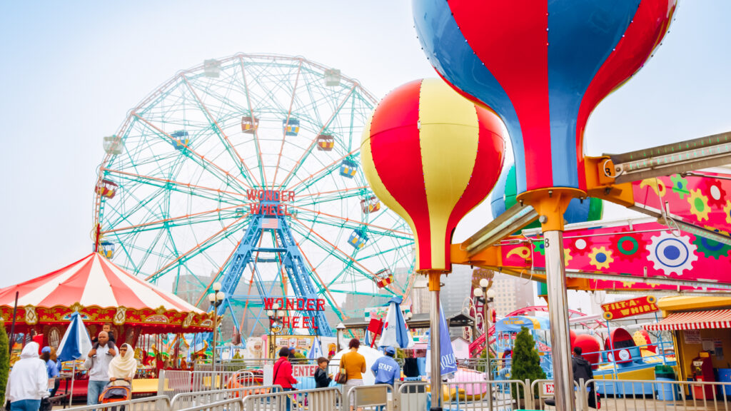 Luna Park, one of the best things to do with kids in Brooklyn