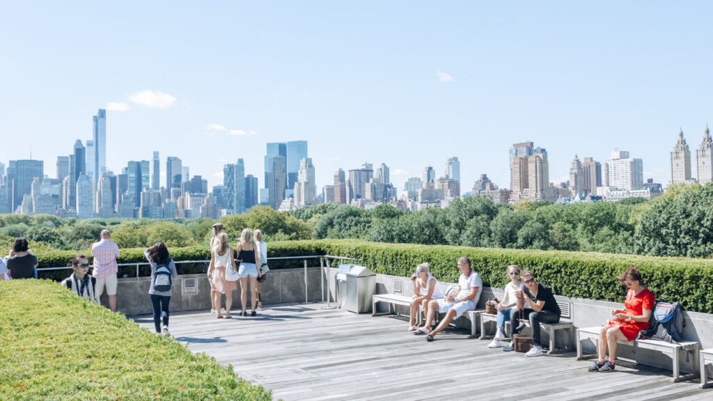 The Cantor Roof Garden Bar, one of the best things to do on the Upper East Side